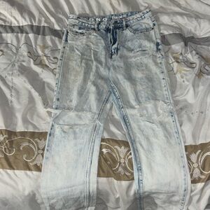 Straight Fit , High-Rise Jeans !